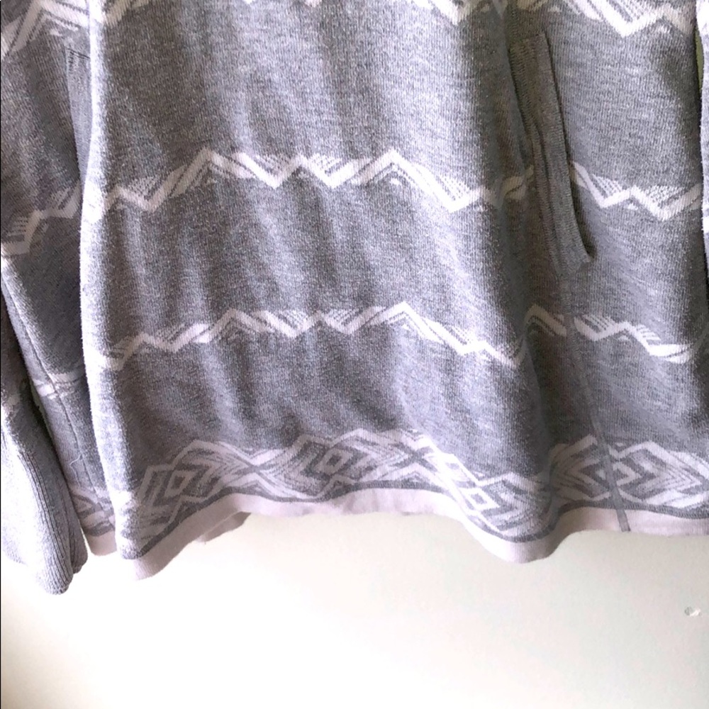 Long Collared sweater - Picture 2 of 4